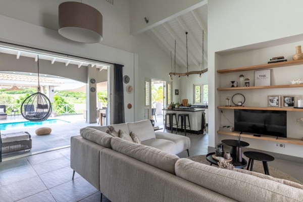 Blue Bay BH 04 - Charming villa with guest house and beautifull views.