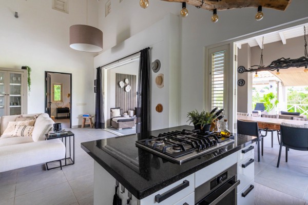 Blue Bay BH 04 - Charming villa with guest house and beautifull views.