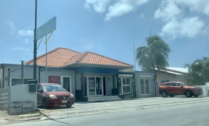 Salinja - Commercial building with units for rent 