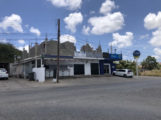 Commercieel pand op centrale locatie met lopende huurcontracten.