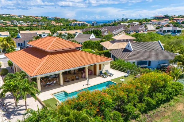 Blue Bay - Luxury, tropical home with pool and golf course views