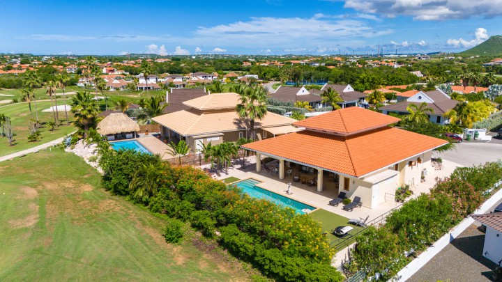 Blue Bay - Luxury home with pool and golf course views