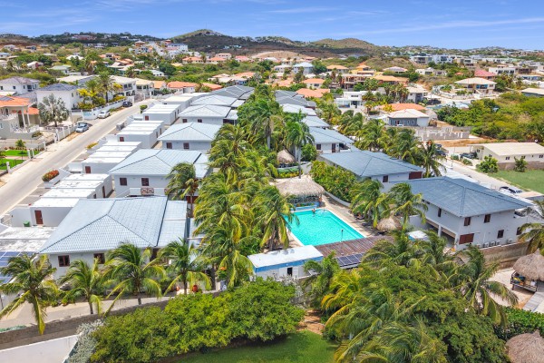 Spacious apartment with pool for rent in Jan Thiel - near beaches!