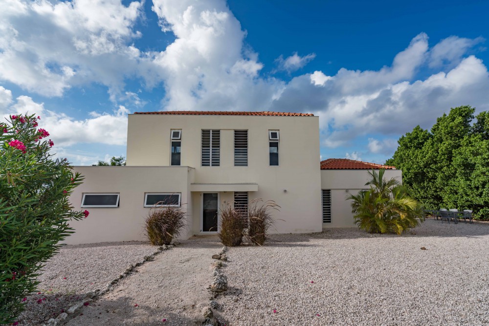 RE/MAX real estate, Curacao, Blue Bay, Blue Bay BB-40 - Beautiful villa with swimming pool