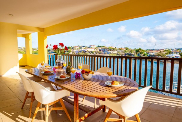 La Palapa - Apartment with rental potential and harbor views at beach