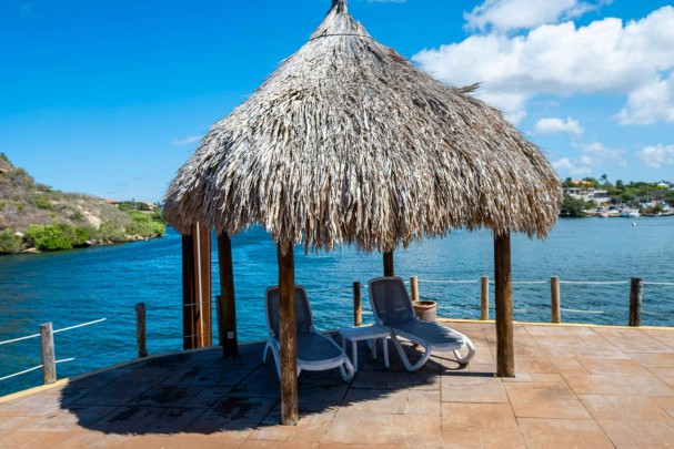 La Palapa - Apartment with rental potential and harbor views at beach