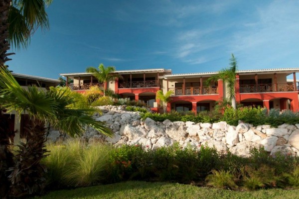 Spanish Water Apartments: Waterfront apartments in Caribbean for sale