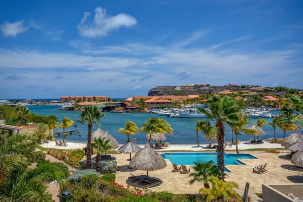 Spanish Water Apartments: Waterfront apartments in Caribbean for sale