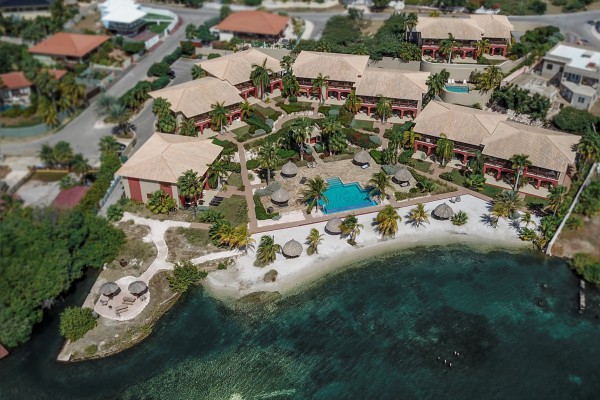 Spanish Water Apartments: Waterfront apartments in Caribbean for sale