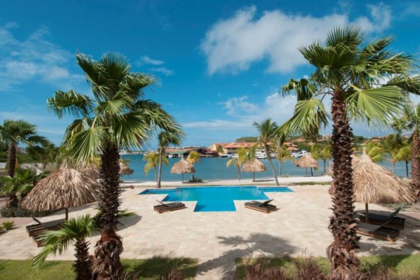 Spanish Water Apartments: Waterfront apartments in Caribbean for sale