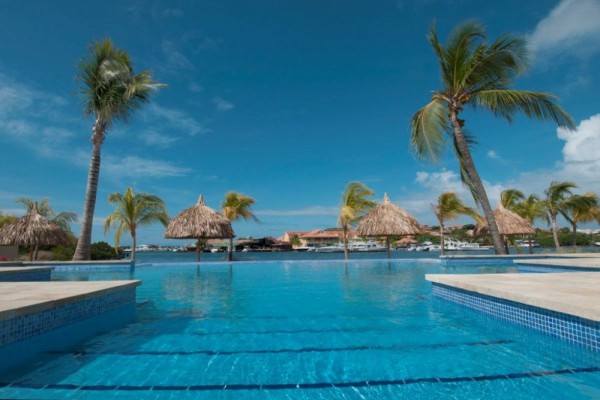 Spanish Water Apartments: Waterfront apartments in Caribbean for sale