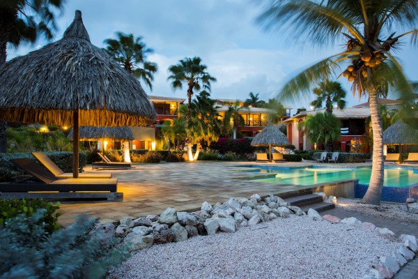 Spanish Water Apartments: Waterfront apartments in Caribbean for sale