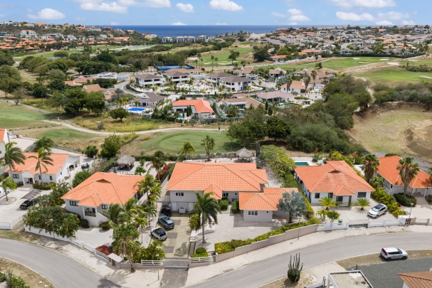  Luxe villa op blue Bay met schitterend uitzicht over de golfbaan