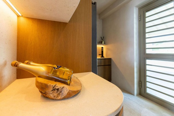 Blue Bay &ndash; Spectacular Cliffside Villa in the Exclusive B-Section