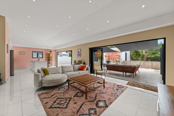 Four-Bedroom Villa in Blue Bay L-Section with Pool, Garage & Golf View