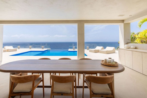 Blue Bay &ndash; Spectacular Cliffside Villa in the Exclusive B-Section