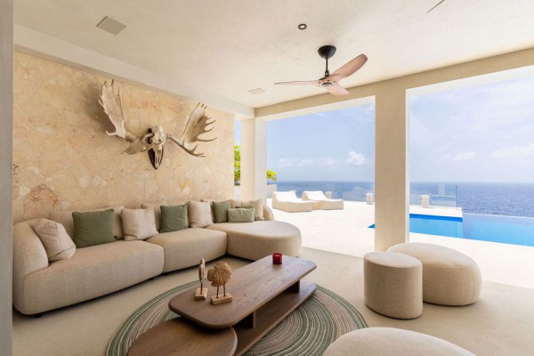 Blue Bay – Spectacular Cliffside Villa in the Exclusive B-Section