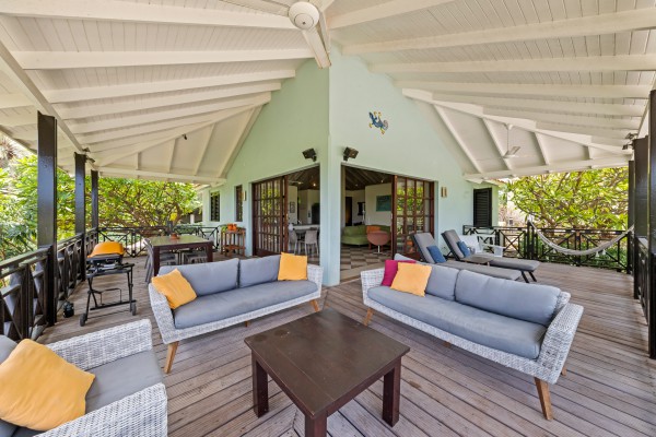 Blue Bay Village detached bungalow overlooking the golf course