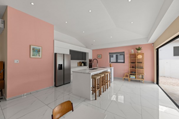 Four-Bedroom Villa in Blue Bay L-Section with Pool, Garage & Golf View