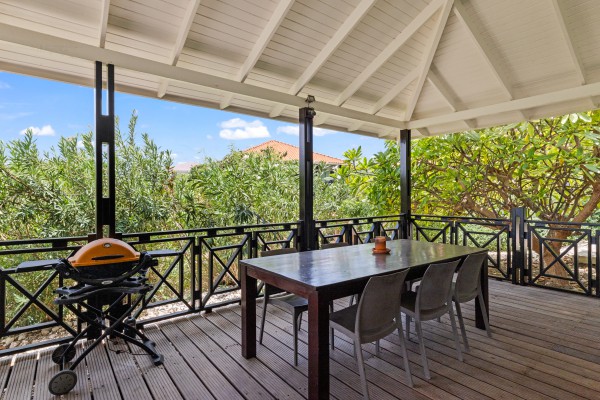 Blue Bay Village detached bungalow overlooking the golf course