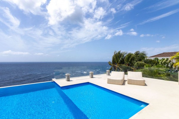 Blue Bay &ndash; Spectacular Cliffside Villa in the Exclusive B-Section