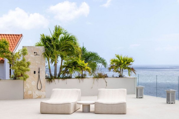 Blue Bay &ndash; Spectacular Cliffside Villa in the Exclusive B-Section