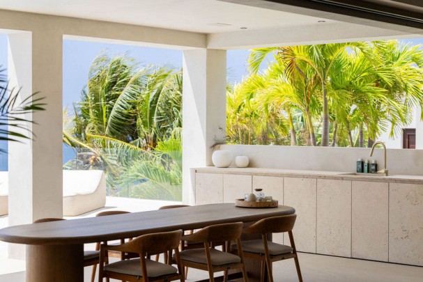 Blue Bay &ndash; Spectacular Cliffside Villa in the Exclusive B-Section