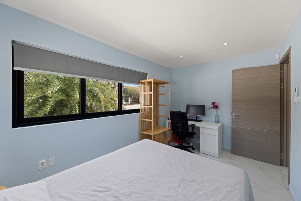 Four-Bedroom Villa in Blue Bay L-Section with Pool, Garage & Golf View