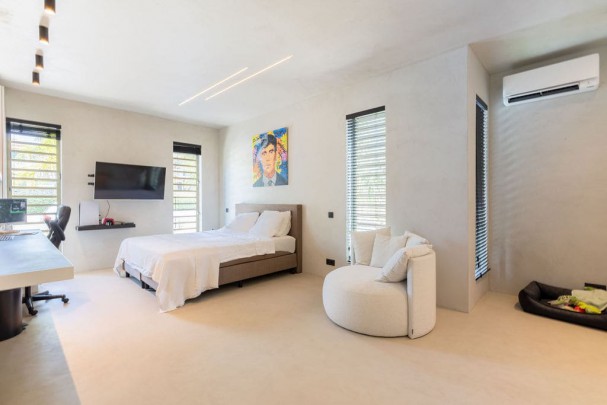 Blue Bay &ndash; Spectacular Cliffside Villa in the Exclusive B-Section