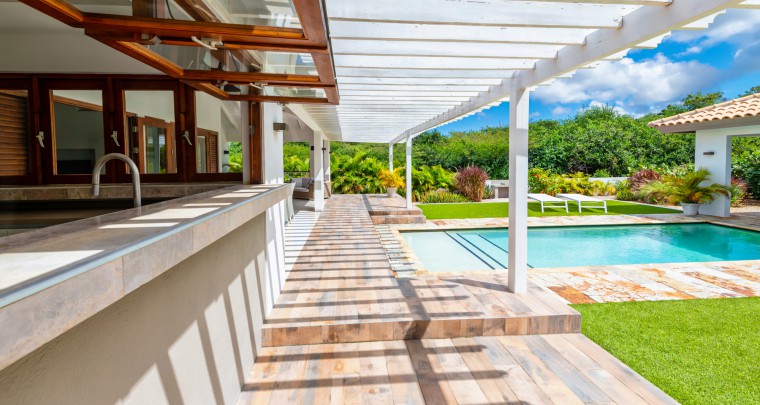Blue Bay BK-27 Spacious, modern villa with pool and beautiful garden