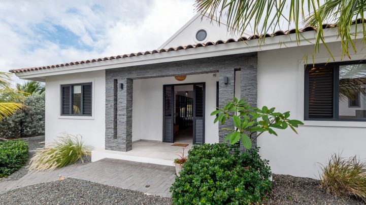 Blue Bay BJ - Detached villa on golf course with swimming pool