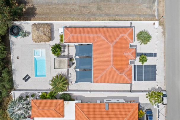 Four-Bedroom Villa in Blue Bay L-Section with Pool, Garage & Golf View