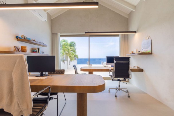 Blue Bay &ndash; Spectacular Cliffside Villa in the Exclusive B-Section