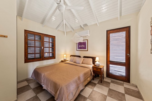 Blue Bay Village detached bungalow overlooking the golf course