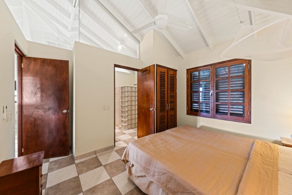 Blue Bay Village detached bungalow overlooking the golf course