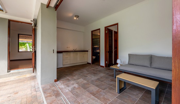 Emmastad – Tropenvilla met zwembad en gastenappartement