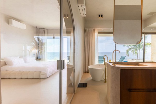 Blue Bay &ndash; Spectacular Cliffside Villa in the Exclusive B-Section