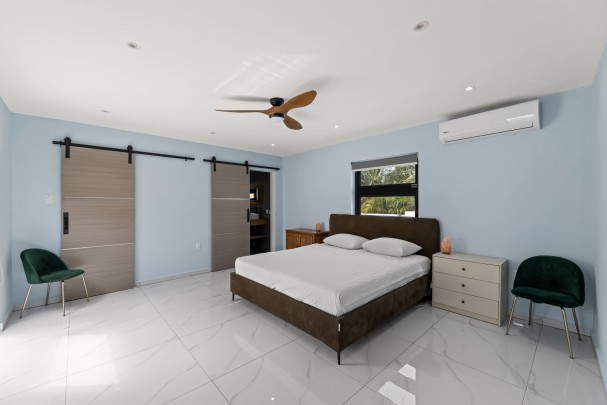 Four-Bedroom Villa in Blue Bay L-Section with Pool, Garage & Golf View