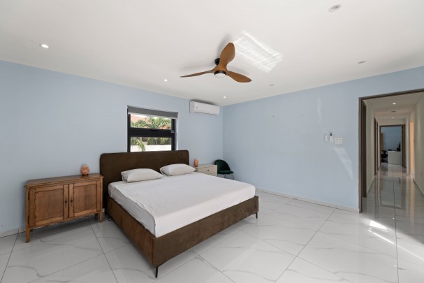 Four-Bedroom Villa in Blue Bay L-Section with Pool, Garage & Golf View