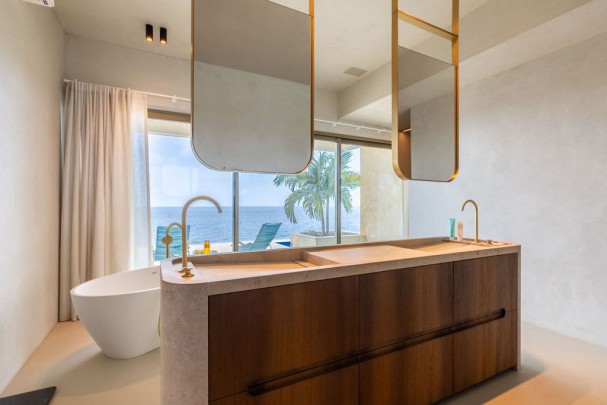 Blue Bay &ndash; Spectacular Cliffside Villa in the Exclusive B-Section