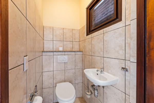 Blue Bay Village detached bungalow overlooking the golf course