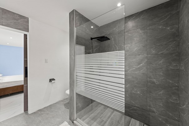 Four-Bedroom Villa in Blue Bay L-Section with Pool, Garage & Golf View