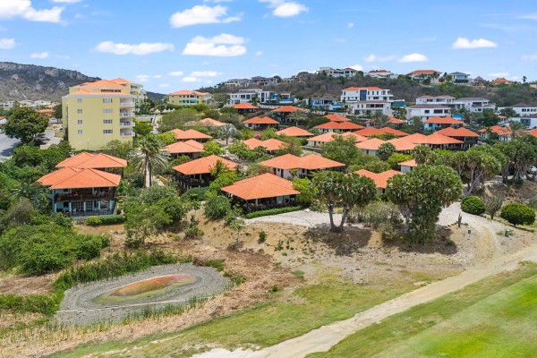 Blue Bay Village detached bungalow overlooking the golf course