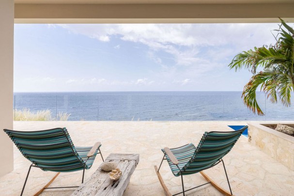 Blue Bay &ndash; Spectacular Cliffside Villa in the Exclusive B-Section