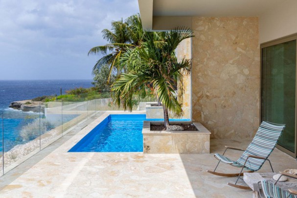 Blue Bay &ndash; Spectacular Cliffside Villa in the Exclusive B-Section