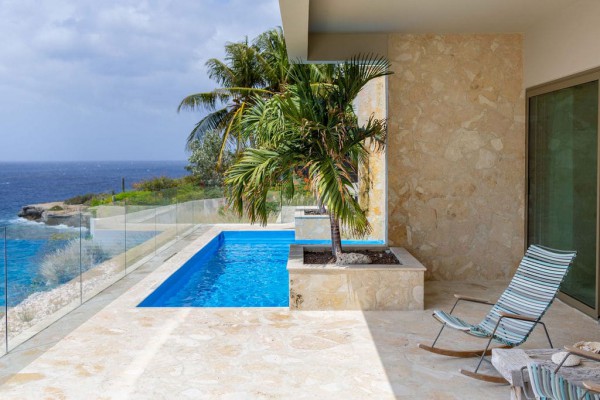 Blue Bay – Spectacular Cliffside Villa in the Exclusive B-Section