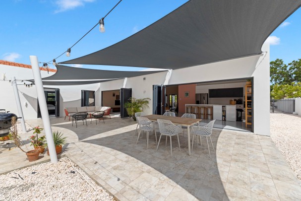 Four-Bedroom Villa in Blue Bay L-Section with Pool, Garage & Golf View