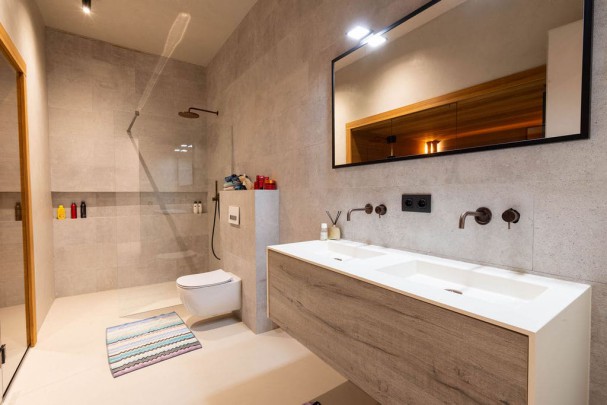 Blue Bay &ndash; Spectacular Cliffside Villa in the Exclusive B-Section