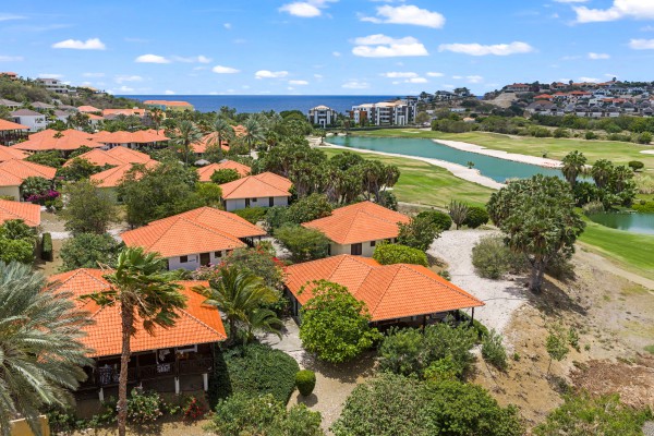 Blue Bay Village detached bungalow overlooking the golf course