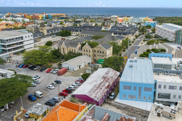 Investment property with 12 renovated apartments in Otrobanda